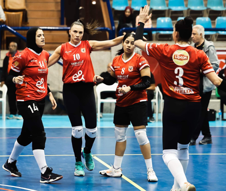 سيدات طائرة الأهلي و دلفي