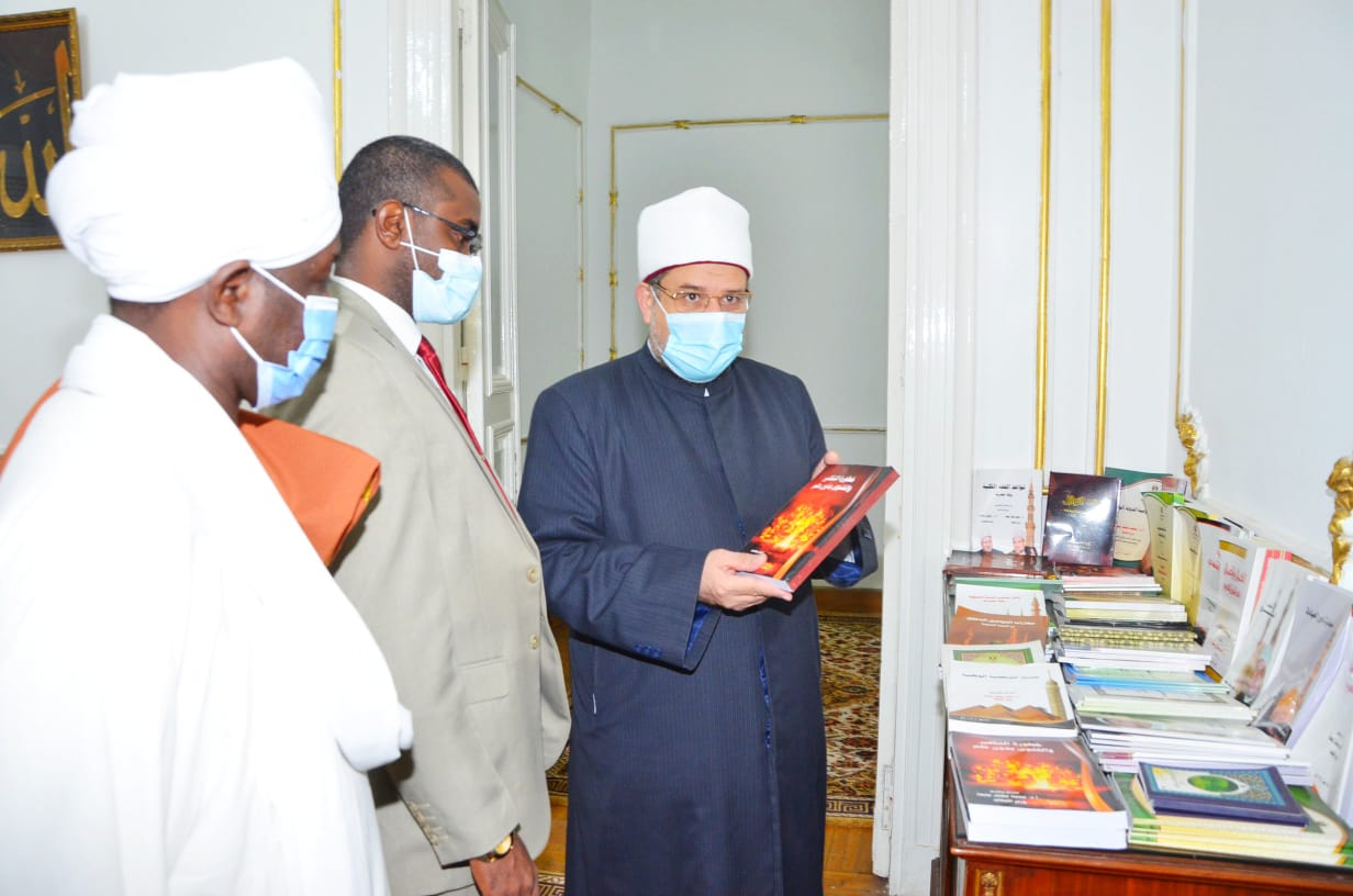 وزير الأوقاف السوداني ورئيس مجمع الفقه يزوران المجلس الأعلى للشئون الإسلامية 