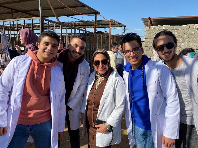 الطب البيطرى بجامعة بدر تنظم زيارة تدريبية للطلاب فى مزرعة الخيول