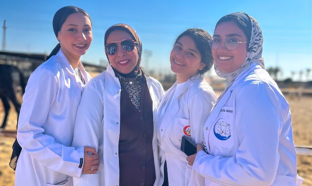 الطب البيطرى بجامعة بدر تنظم زيارة تدريبية للطلاب فى مزرعة الخيول