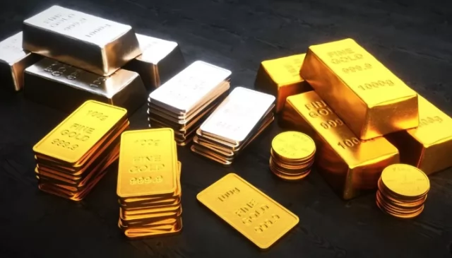 الذهب يشتعل فوق 4400 دولار والفضة تفاجئ الأسواق 