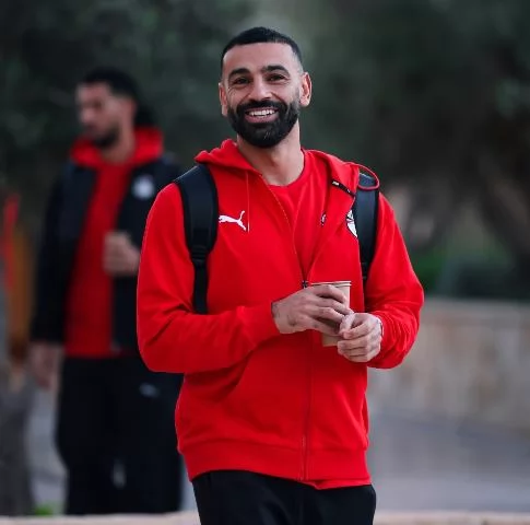 لاعبو منتخب مصر يتوجهون إلى ملعب ملعب أدرار لمواجهة زيمبابوي 