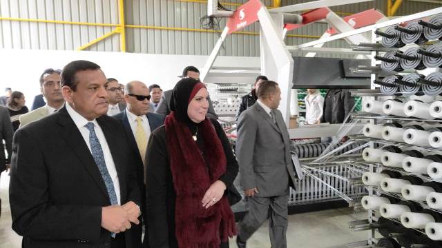 امنه و نيفين بحثان تعزيز المشروعات المتوسطة بوادى النطرون