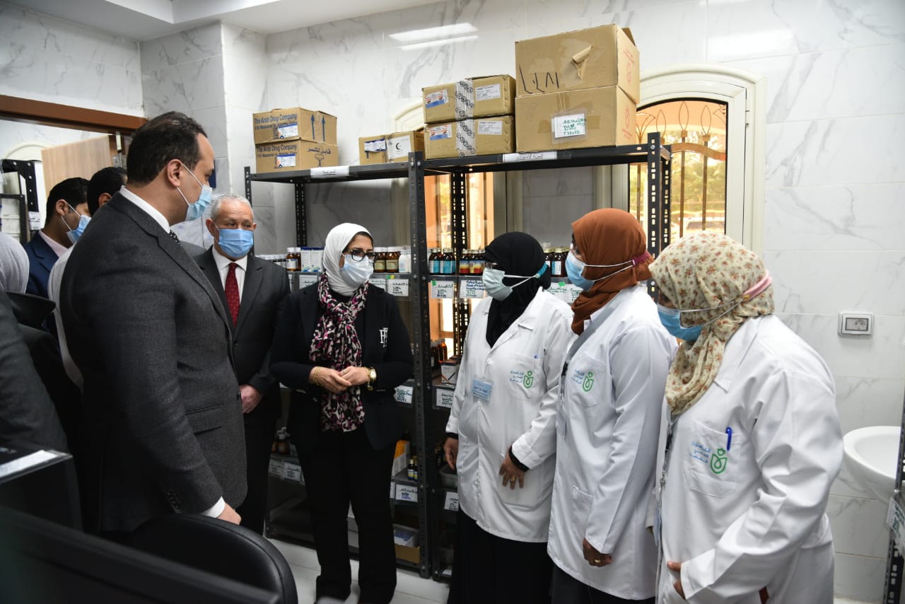 وزيرة الصحة تتفقد وحدة طب أسرة طيبة بحافظة بمحافظة الأقصر