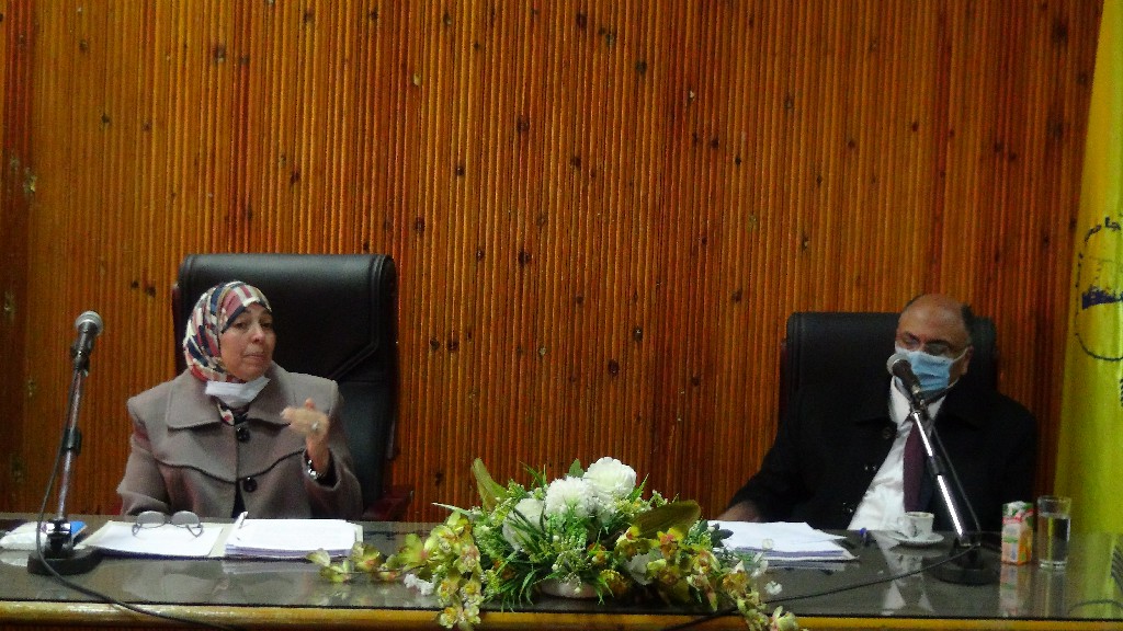 جانب من الندوة