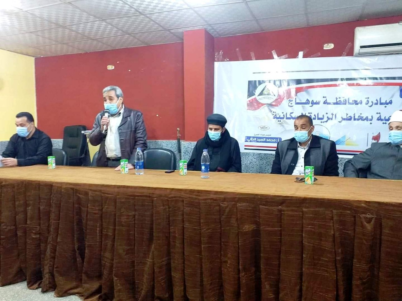 جانب من الندوات