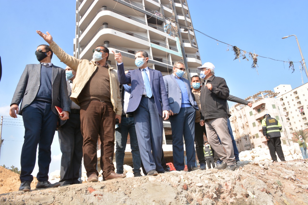 رحمى وعطا يتابعان تطويرميدان المحطة ومنطقة البدوي وطلاء العمارات بطنطا