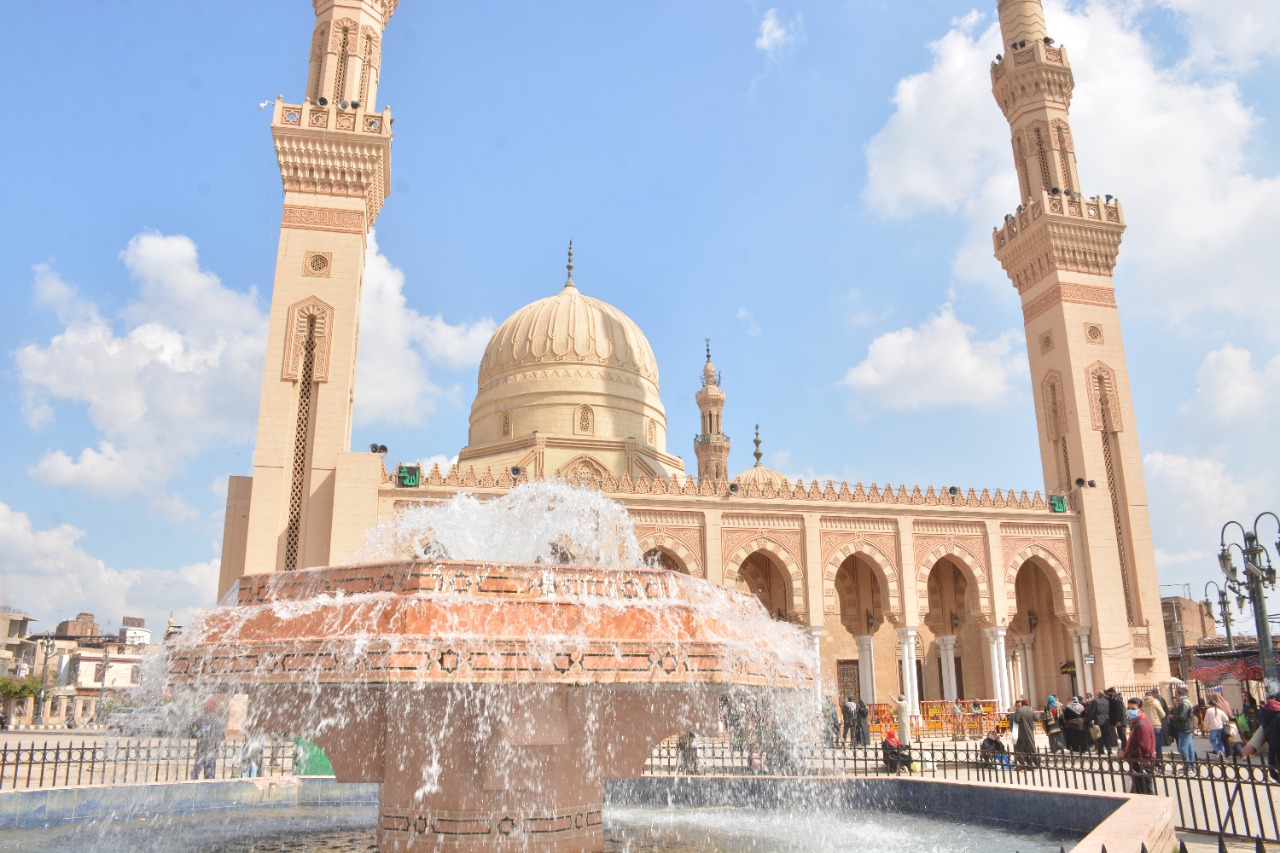 رحمى وعطا يتابعان تطويرميدان المحطة ومنطقة البدوي وطلاء العمارات بطنطا