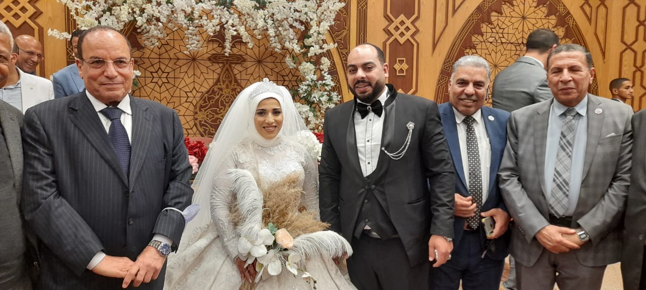 الف مبروك الزفاف