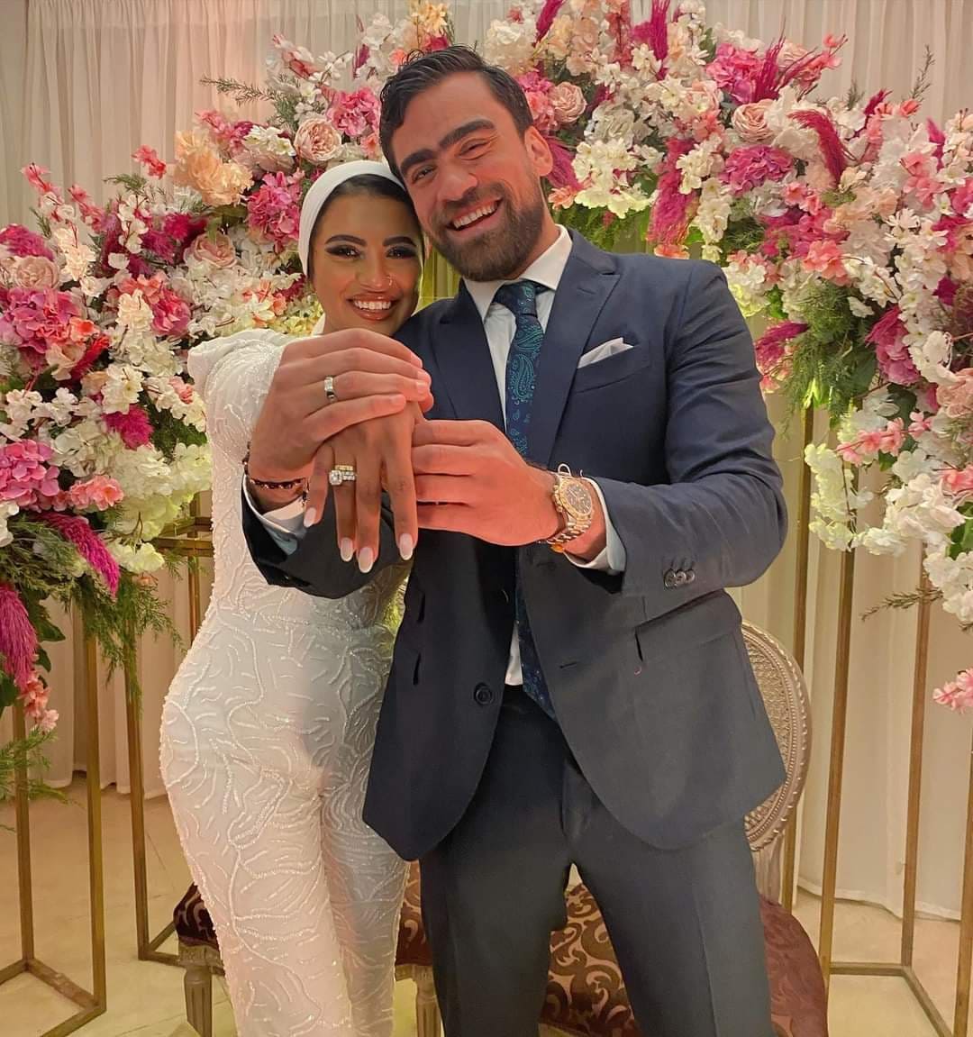 محمد مكاوي يحتفل بخطوبته على فتاة خارج الوسط الفنى
