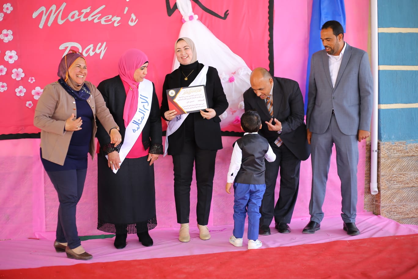 وكيل تعليم مطروح يشهد احتفالية تكريم الأمهات المثاليات 