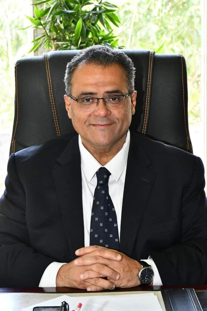 سعود يكرم إدارة تطويرالتعليم بجامعة عين شمس لفوزها بالمركز الثانى