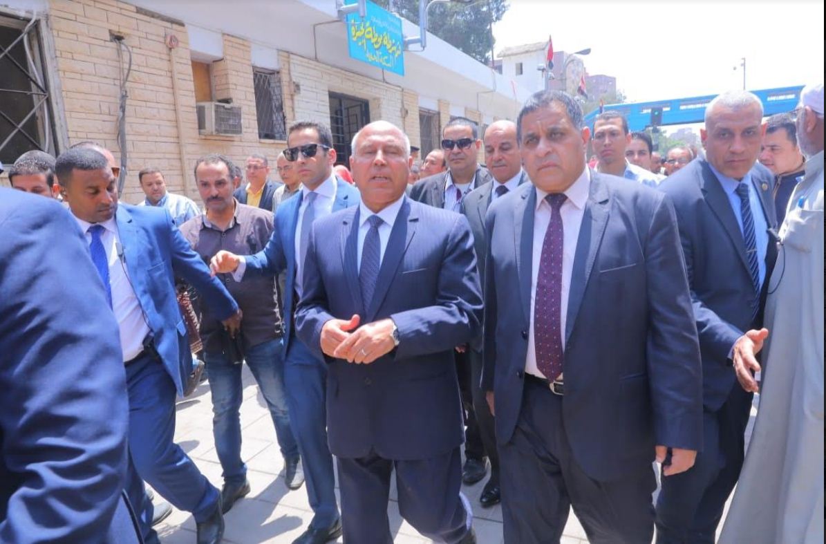 وزير النقل يتابع عمليات التصويت على التعديلات الدستورية 