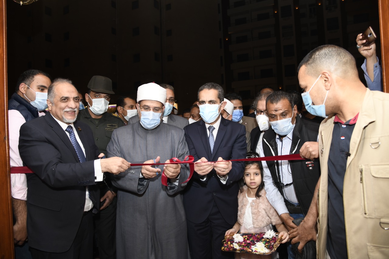 وزير الأوقاف ومحافظ الغربية يفتتحان مسجد الرحمة بمناسبةالعاشر من رمضان -صور