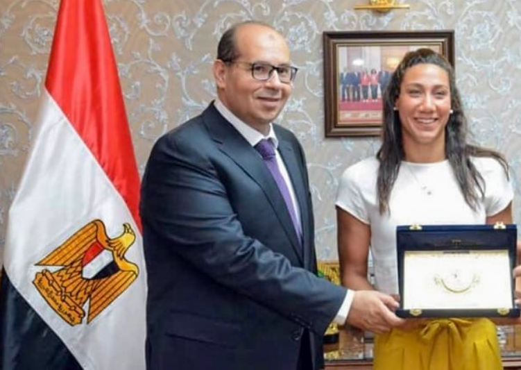  ياسر إدريس يستقبل فريدة عثمان