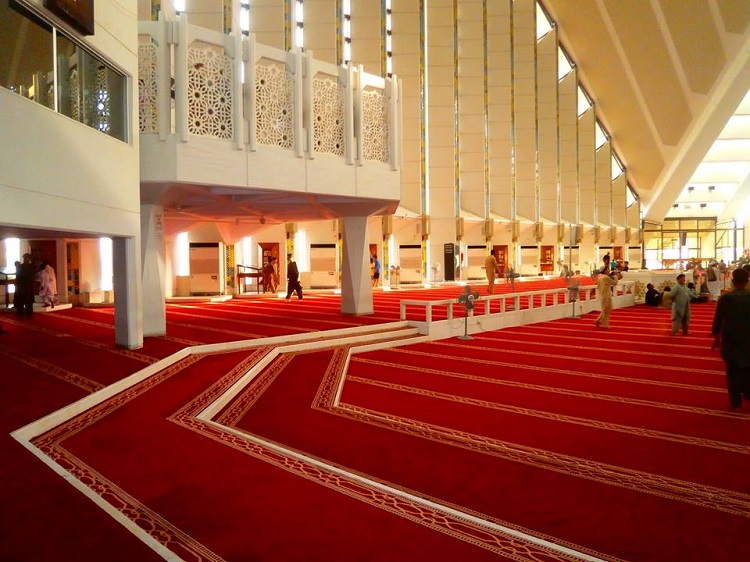 شاه فيصل .. مسجد بلا قبة يتسع لـ 300 ألف مسلم