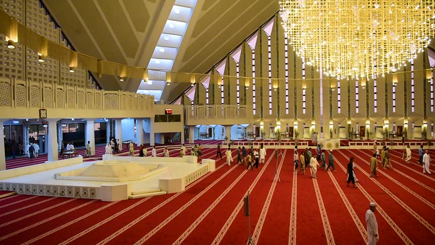 شاه فيصل .. مسجد بلا قبة يتسع لـ 300 ألف مسلم