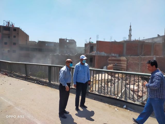 منصور يتابع إزالة العقارات المعارضة لتوسعة الدائرى شبرا الخيمة.. بالصور