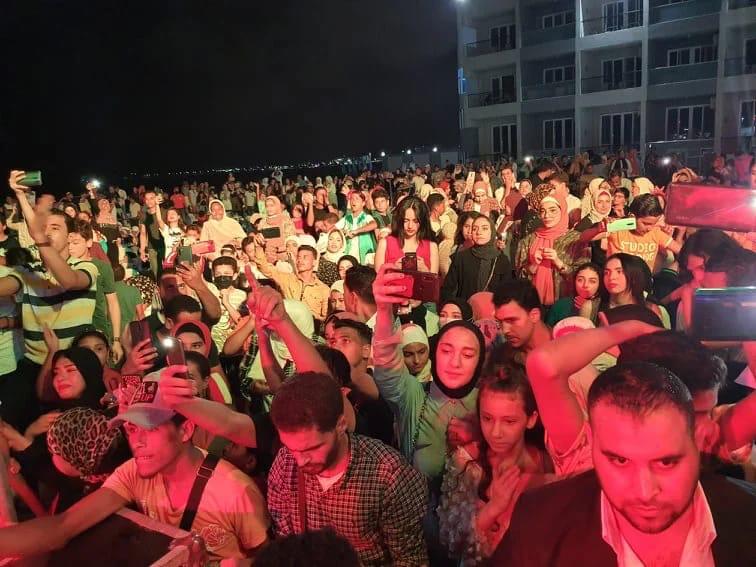 بالصور.. حفل حمو بيكا فى مطروح