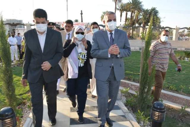 محافظ سوهاج يفتتح حديقة جهينة العامة.. ويتفقد السوق الحضري الجديد..صور