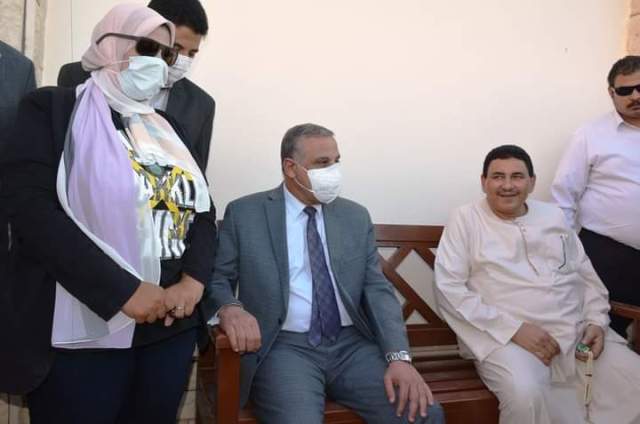 محافظ سوهاج يفتتح حديقة جهينة العامة.. ويتفقد السوق الحضري الجديد..صور