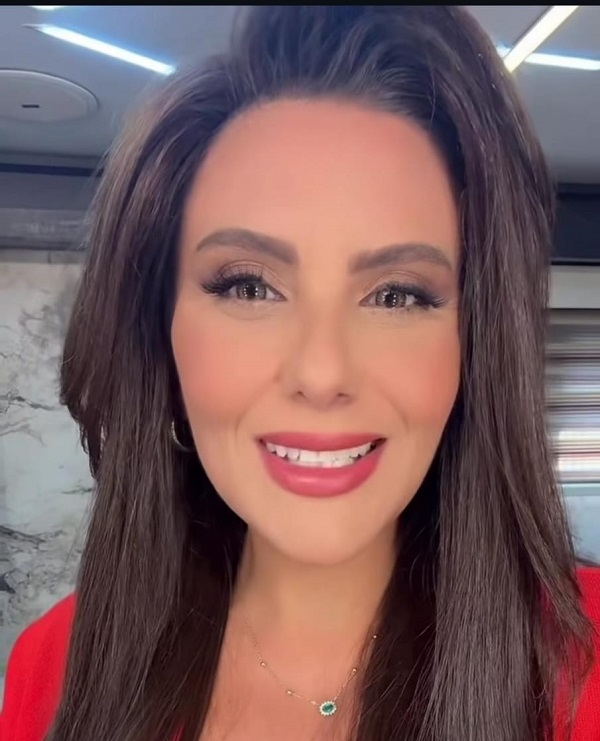 الفنانة دانا حمدان