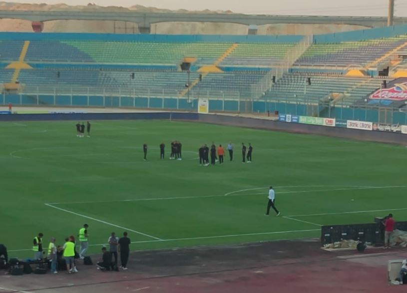 كولر يتفقد ارضية ملعب استاد الدفاع الجوى 