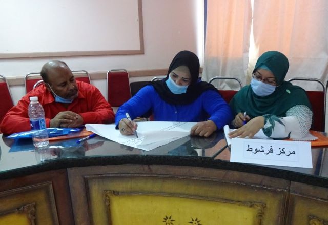 ورشة عمل للتدريب على إطلاق حملات توعية بيئية للعاملين فى قنا.. بالصور