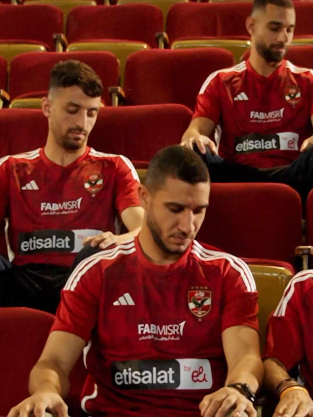 الأهلي يكشف عن قميصه الجديد