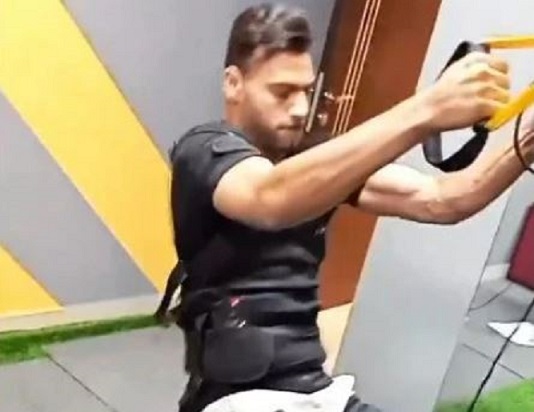 محمد أبو جبل يواصل برنامجه التأهيلي