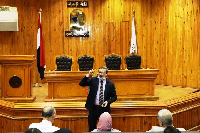 لغة الجسد والقراءة فى محاضر بمديرية تعليم  القاهرة للطلبه المشاركين بمسابقة الجمهورية.. بالصور