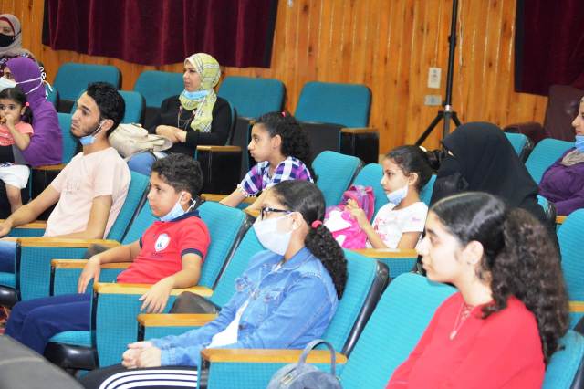 لغة الجسد والقراءة فى محاضر بمديرية تعليم  القاهرة للطلبه المشاركين بمسابقة الجمهورية.. بالصور