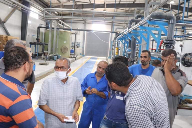 مياه البحر الأحمر بدأت حملة تطهير خزانات المدارس مجاناً