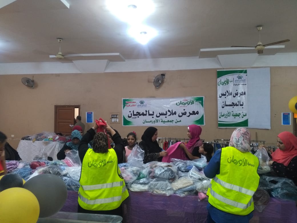 افتتاح معرض لتوزيع الملابس الجاهزة بالقنايات بالشرقية