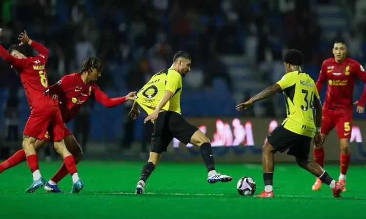 ريمونتادا القادسية تقوده للفوز على الاتحاد بثنائية فى الدورى السعودى 