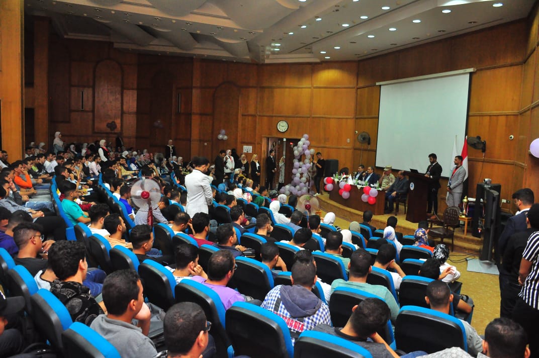 رئيس جامعة كفر الشيخ يرحب بطلاب كلية الذكاء الاصطناعي الجدد