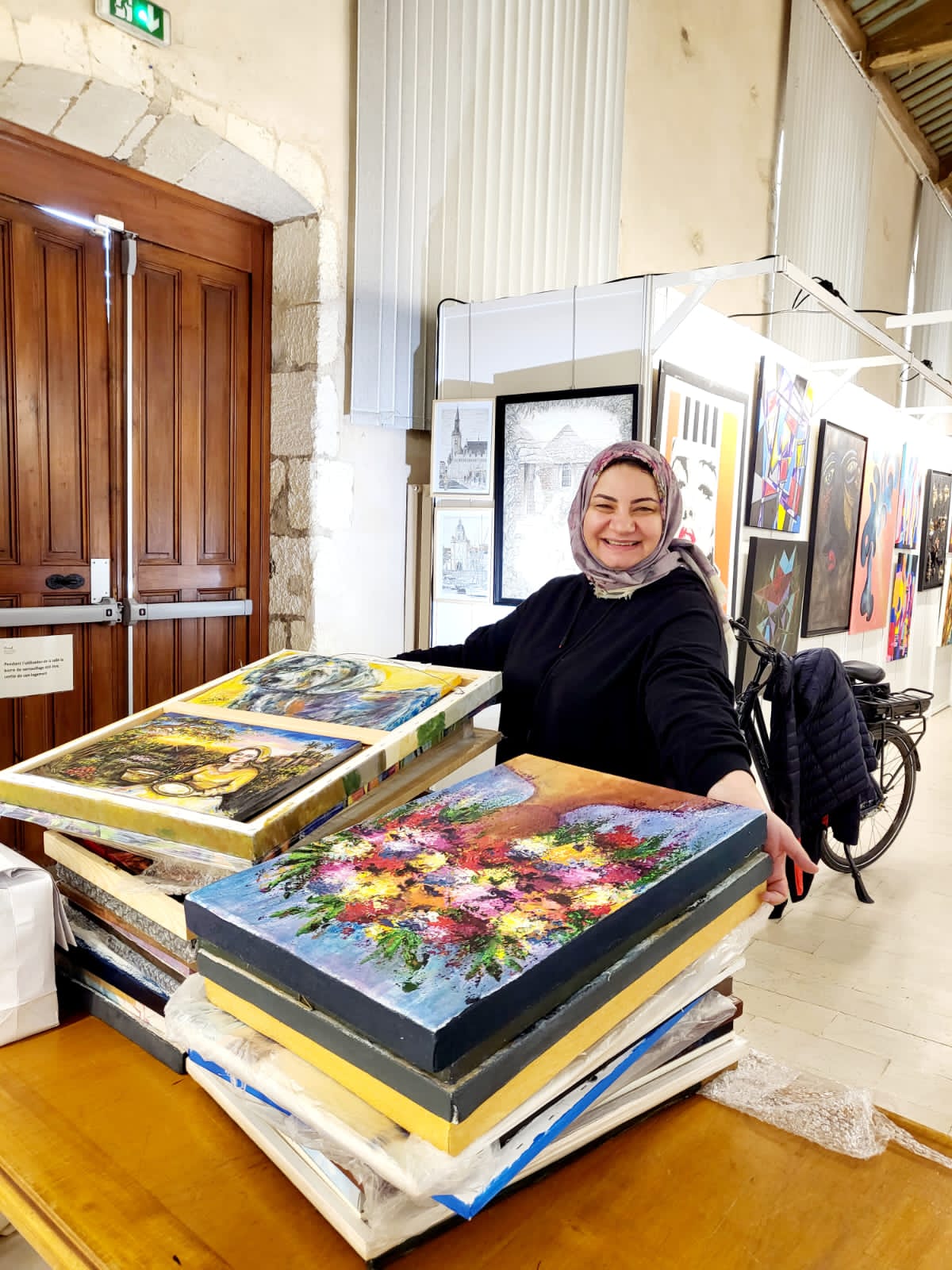 مشاركة مصرية متميزة بصالون  بلاروشيل التشكيلي  بفرنسا 