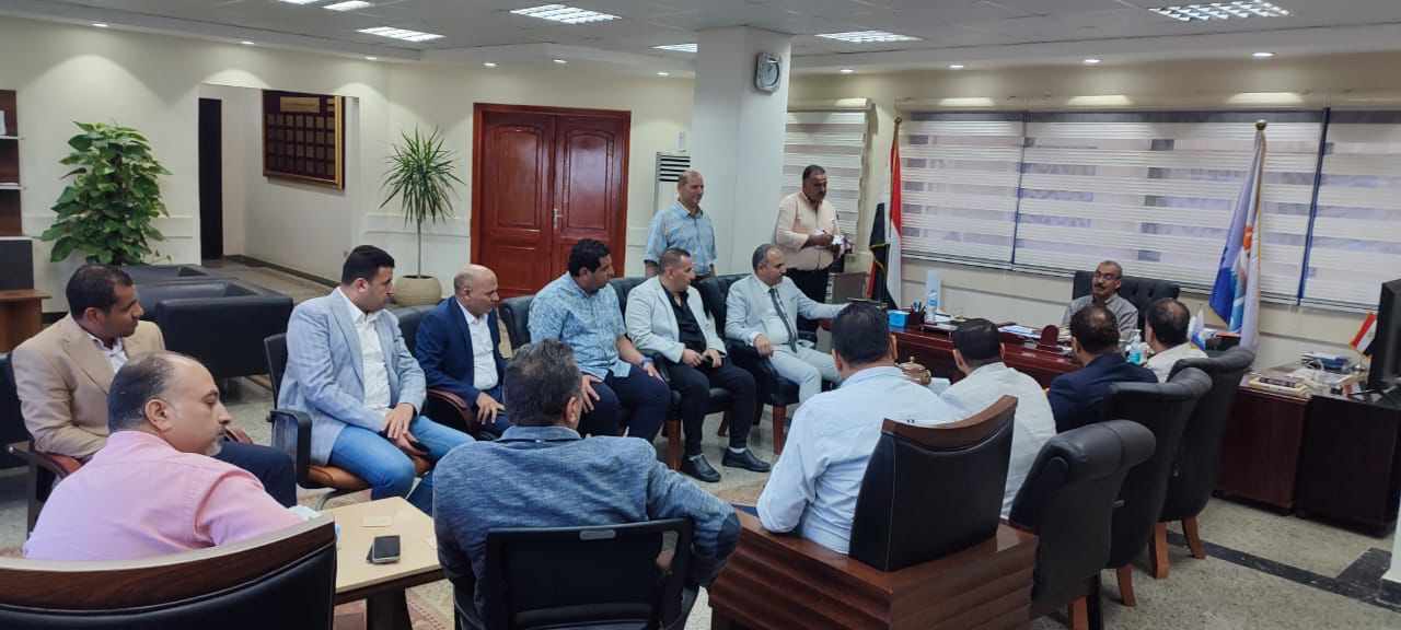 رئيس جهاز مدينة بدر يستمع لآراء وشكاوى السكان لتسهيل الإجراءات 