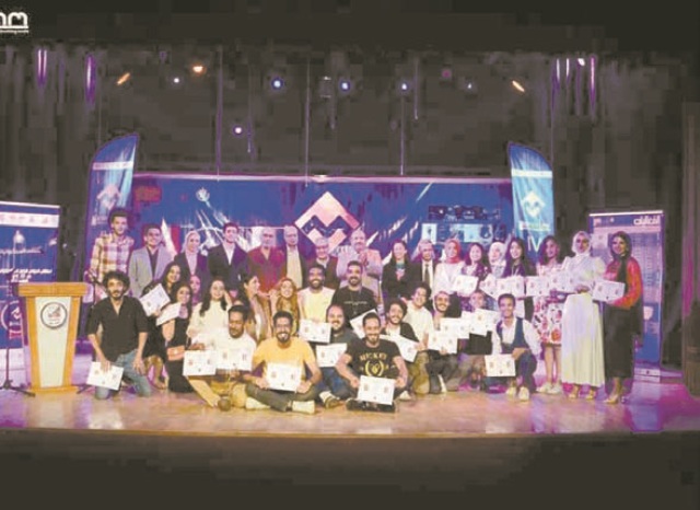 صورة جماعية للفائزين