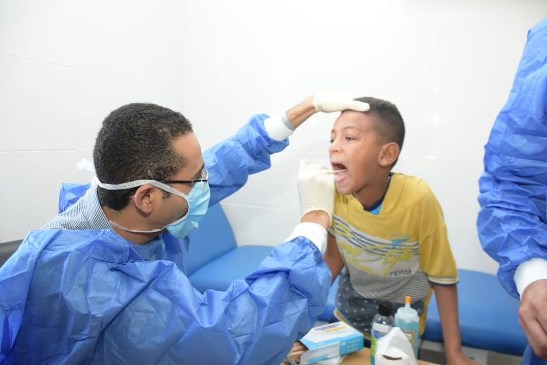 قافلة جامعة القاهرة في حلايب وشلاتين وأبو رماد تقدم خدماتها المجانية للمواطنين بالمناطق الحدودية