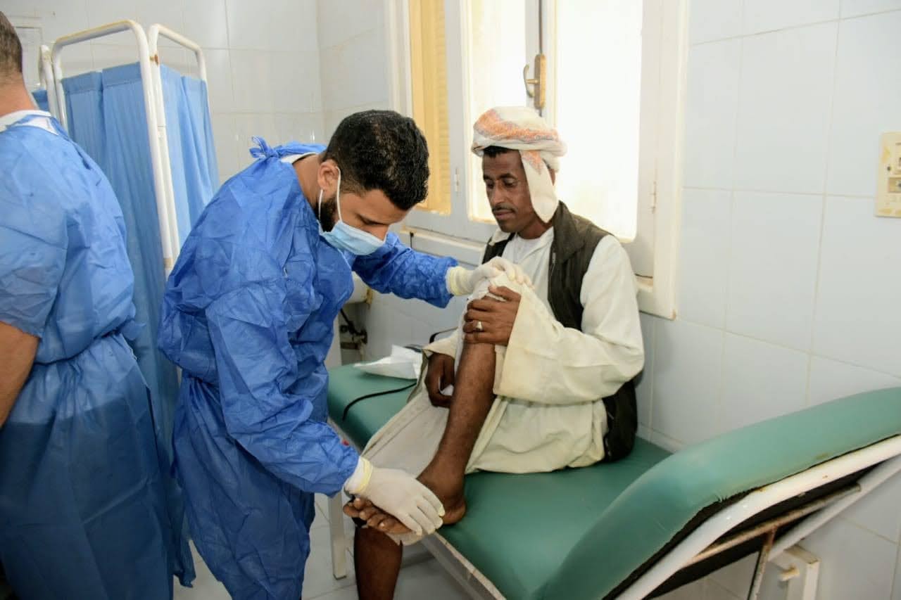 قافلة جامعة القاهرة في حلايب وشلاتين وأبو رماد تقدم خدماتها المجانية للمواطنين بالمناطق الحدودية