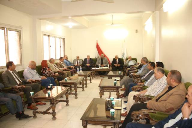 عبد التواب يلتقى ممثلى نقابة المعلمين بالمحافظه