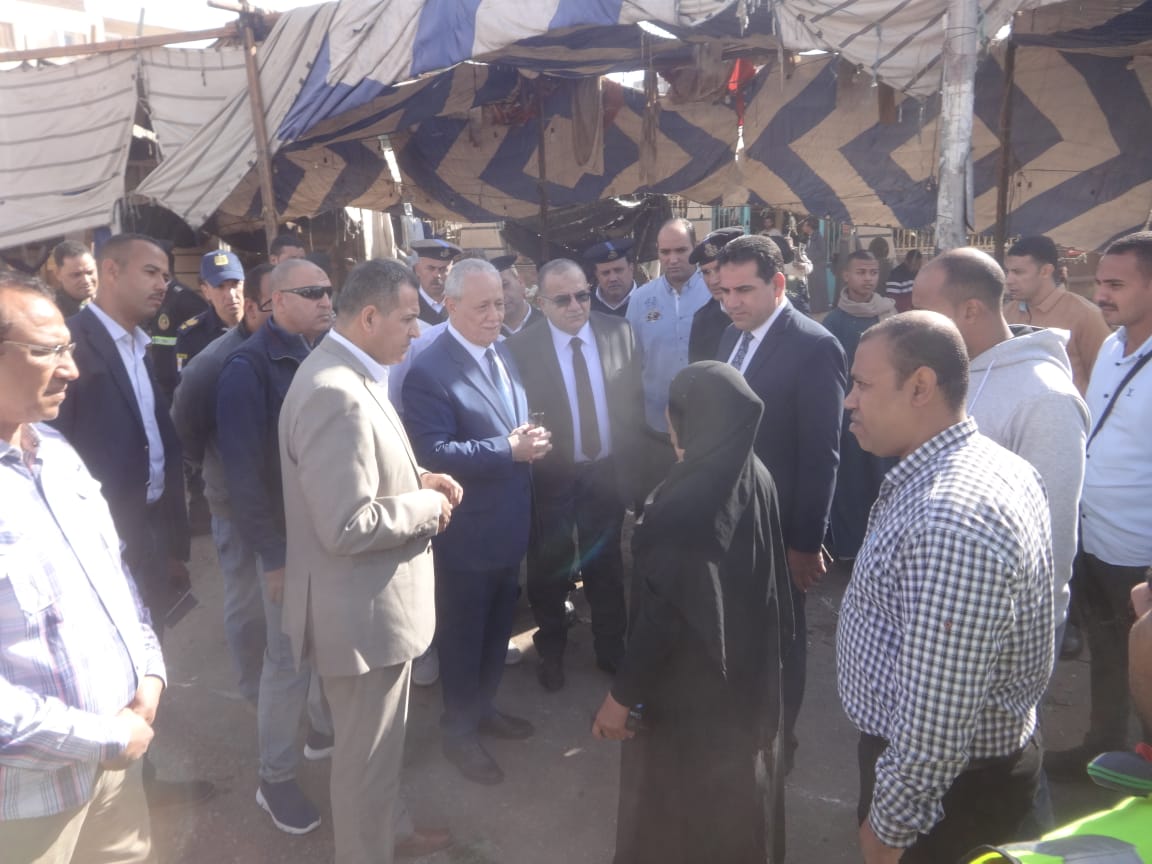 محافظ الأقصر يفتتح سوق الخضارومشروعات تطوير مواقف البياضية وأرمنت