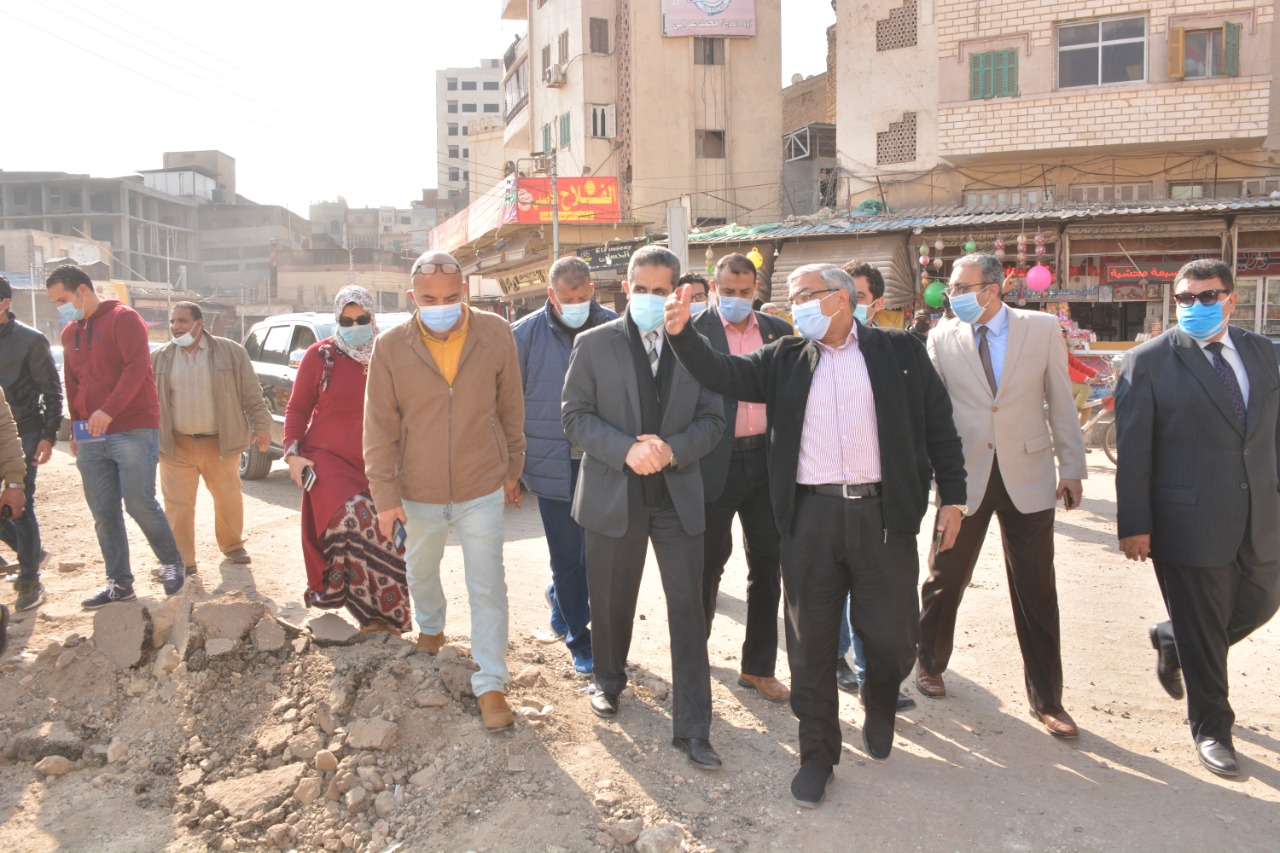 محافظ الغربية ونائبه يتفقدان أعمال الرصف والتطوير بطنطا-صور