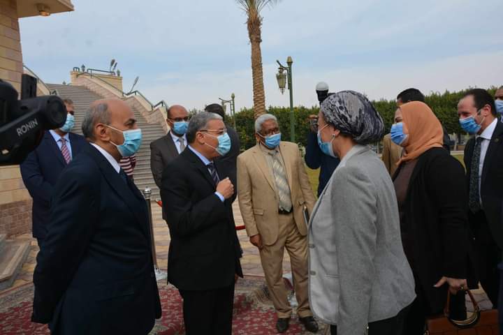 محافظ المنيا ورئيس الجامعة يستقبلان وزيري 