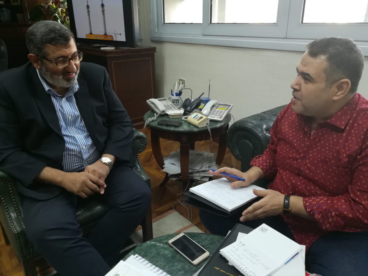 محرر بوابة الجمهورية  و الدكتور خالد الذهبى رئيس مجلس الإدارة