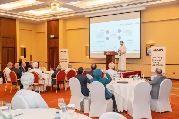 الوزير: ربط ميناء صحار بميناء السخنة لتسهيل نقل البضائع والخامات 