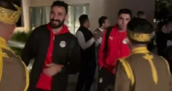 الجماهير تحتفل مع منتخب مصر بعد الفوز علي زيمبابوي 