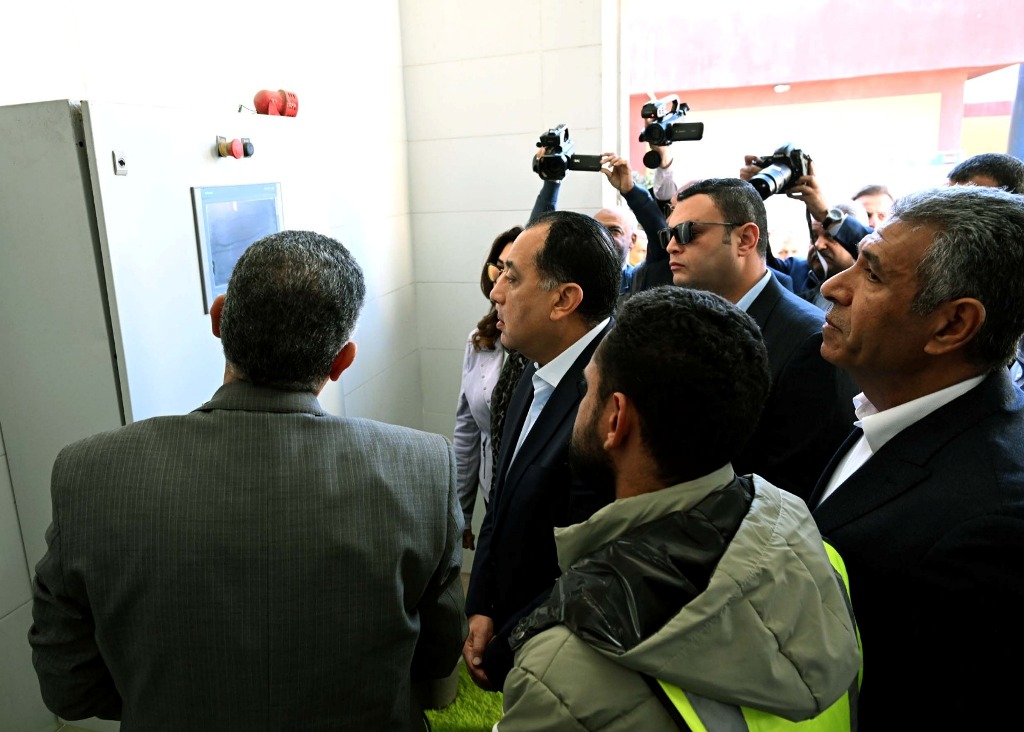 مدبولي يتفقد محطة رفع "الفهميين" للصرف الصحي بالصف 