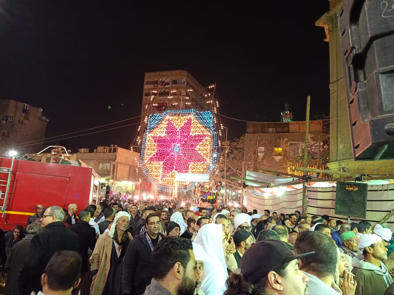 الآف المصريين يحتفلون بالليلة الختامية لمولد الامام على زين العابدين الحسين 